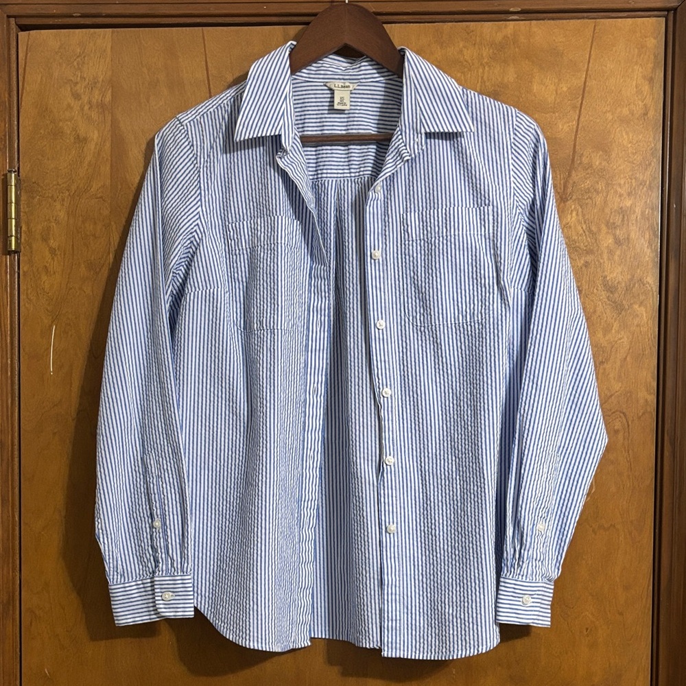 L.L. Bean women’s Blue and White Striped lake front button down shirt 100% cotto